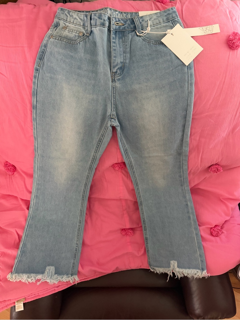 Mignon Light Blue Cropped Jeans with Frayed Hem